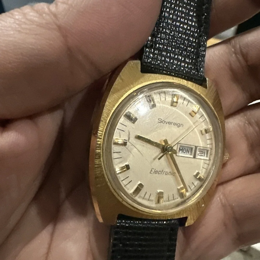 Working Vintage SOVEREIGN Electronic Men's Watch Day/Date 38mm Gold Tone Rare